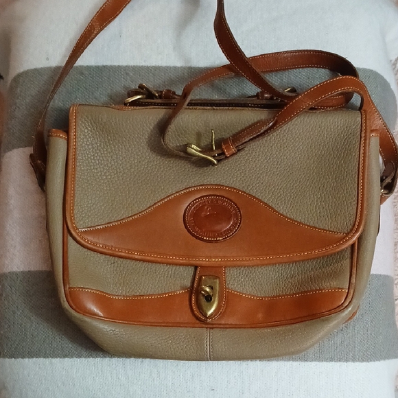Classic Tan and Brown Leather Shoulder Bag - Picture 1 of 15